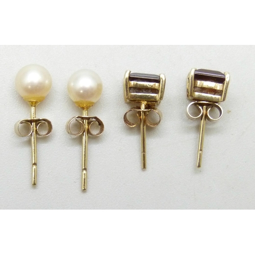 7044 - A pair of yellow metal pearl stud earrings and a pair of 9ct gold and garnet earrings, 1.7g total we... 