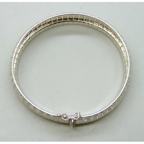 7048 - An Italian silver bracelet, 26g, 19cm