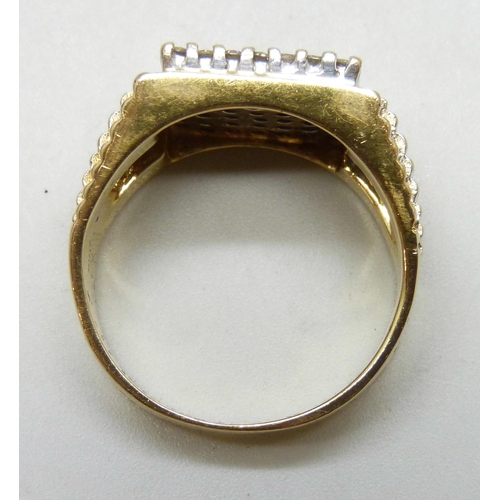 7057 - A heavy 18ct gold and diamond ring, 14.6g, V