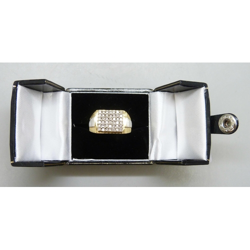 7057 - A heavy 18ct gold and diamond ring, 14.6g, V
