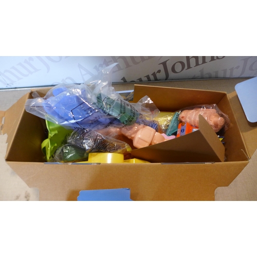 6007 - Toot Toot Drivers Bluey Road trip play set (incomplete)(369-127) *This lot is subject to VAT