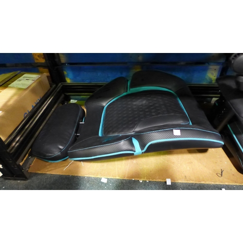6048 - Insight gaming chair (requires attention), original RRP £129.99 + VAT (369-14) *This lot is subject ... 