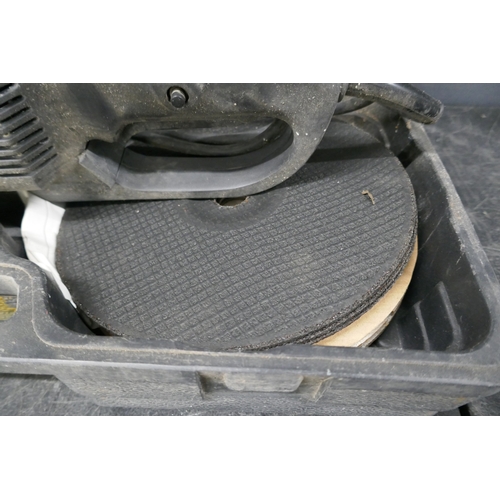 5038 - A Power Craft PAG-2300/2100k, 230v grinder in a case with spare discs