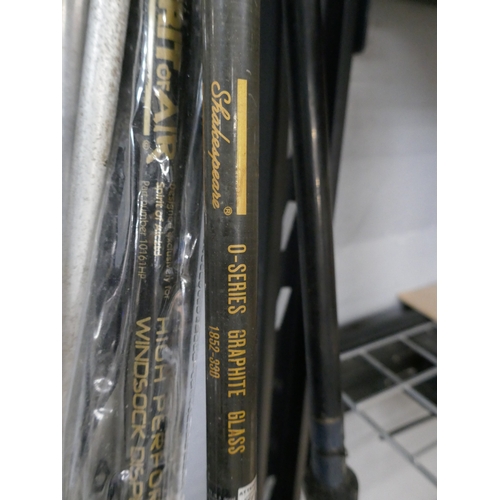 5067 - Three assorted fishing rods and a fishing bag with nets and quantity of assorted fishing reels