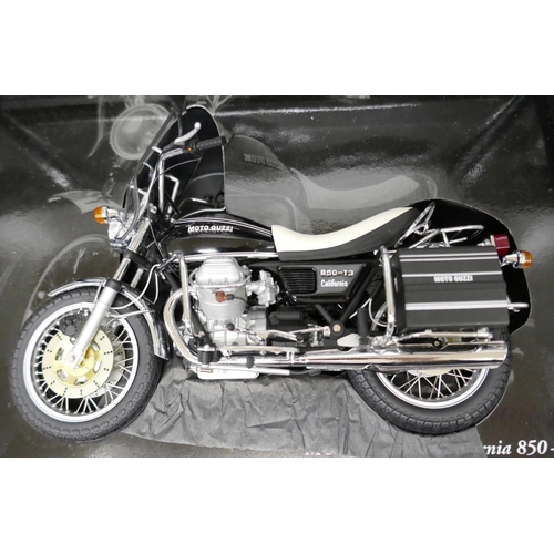 2077 - Three Minichamps model motorcycles, BSA Gold Star DBD34,  Munch Mammut 4TTS and Motto Guzzi Californ... 