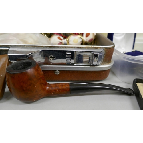 2112 - A large collection of costume jewellery