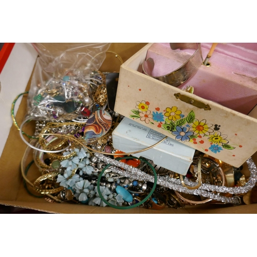 2116 - A large collection of costume jewellery