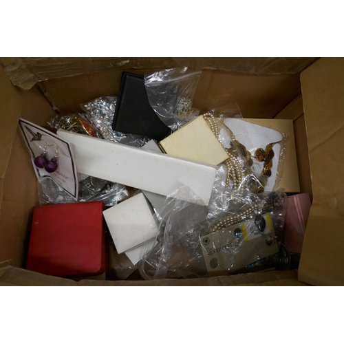 2116 - A large collection of costume jewellery