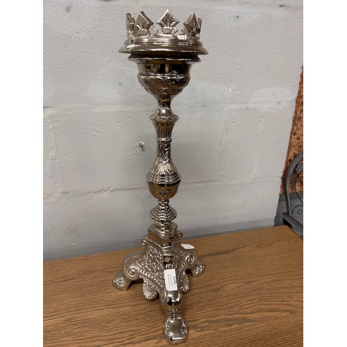 3219 - A chrome effect candelabra