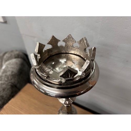 3219 - A chrome effect candelabra