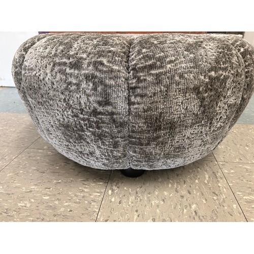 3239 - An Aero Bubble Grey Chenille ottoman