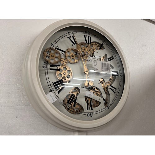 3229 - A white, Gold and Black France 