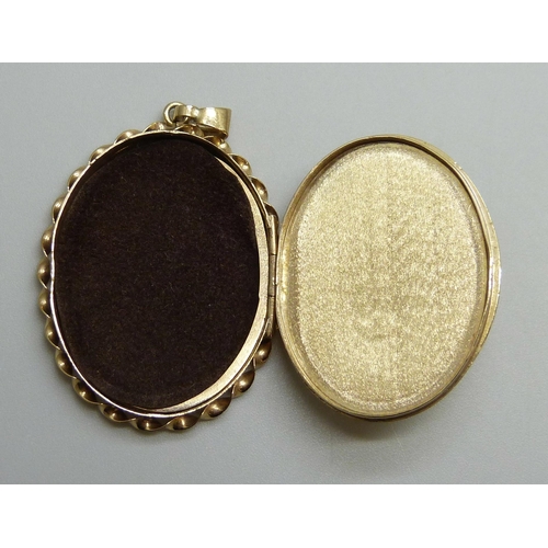 7008 - A 9ct gold locket pendant, 6.6g, 4.3cm including bail