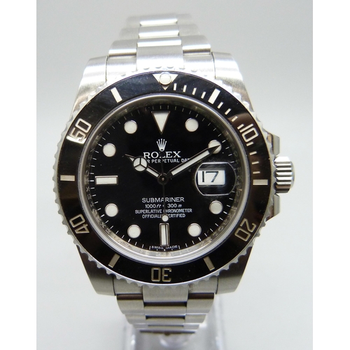 7338 - A Rolex Submariner wristwatch with black dial and date aperture, 44mm including crown, with inner an...