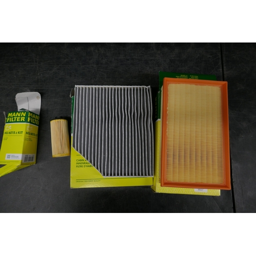 5099 - A selection of Mann filter products including a C30005 air filter, a CUK2450 cabin air filter with a... 