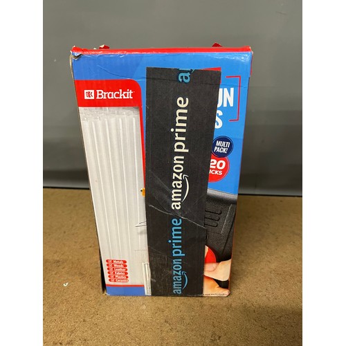 5112 - A large quantity of hot melt glue gun sticks (217321-25) *This lot is subject to VAT