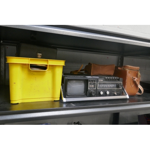 5118 - A large quantity of assorted electrical items including a plustron tvrc 50 tv-radio-cassette recorde... 