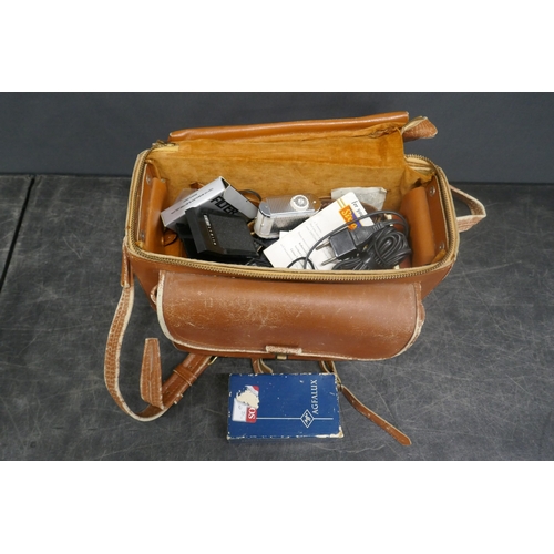 5118 - A large quantity of assorted electrical items including a plustron tvrc 50 tv-radio-cassette recorde... 