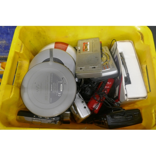 5118 - A large quantity of assorted electrical items including a plustron tvrc 50 tv-radio-cassette recorde... 