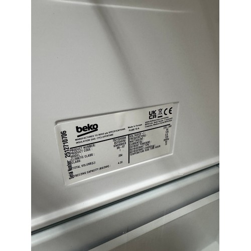 4001 - Beko 50/50 fridge freezer (560-52) *This lot is subject to VAT