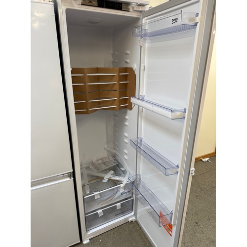 4002 - Beko integrated tower fridge (560-58) *This lot is subject to VAT