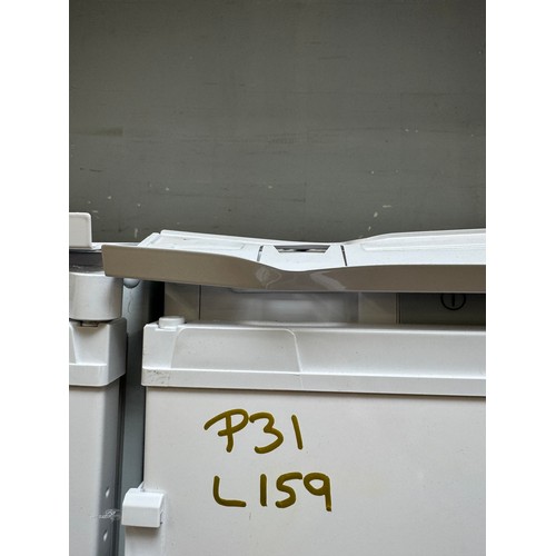 4005 - Beko 50/50 fridge freezer (damaged door) (556-159) *This lot is subject to VAT