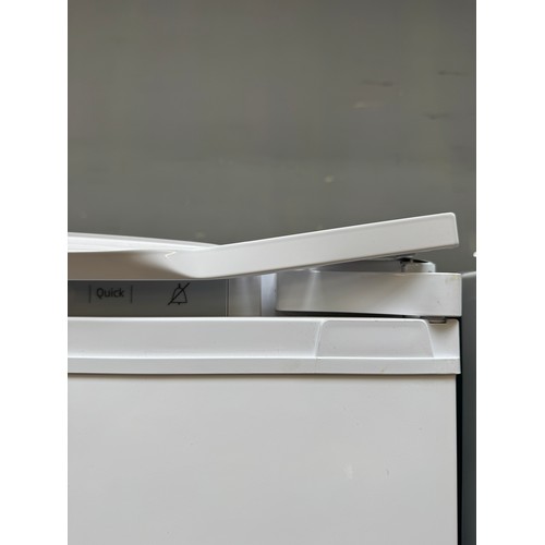 4005 - Beko 50/50 fridge freezer (damaged door) (556-159) *This lot is subject to VAT