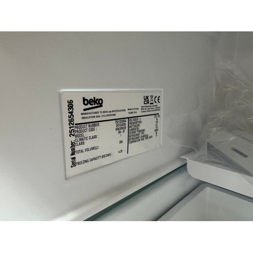 4005 - Beko 50/50 fridge freezer (damaged door) (556-159) *This lot is subject to VAT