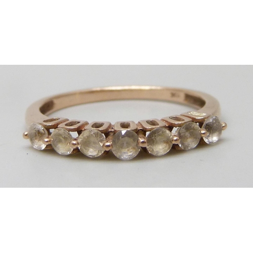 7243 - A 10k gold ring set with seven white stones, 2.2g, S