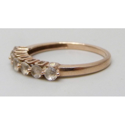 7243 - A 10k gold ring set with seven white stones, 2.2g, S
