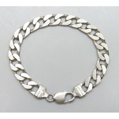 7246 - An Italian silver curb chain bracelet, 35g, 21.5cm, 9mm links