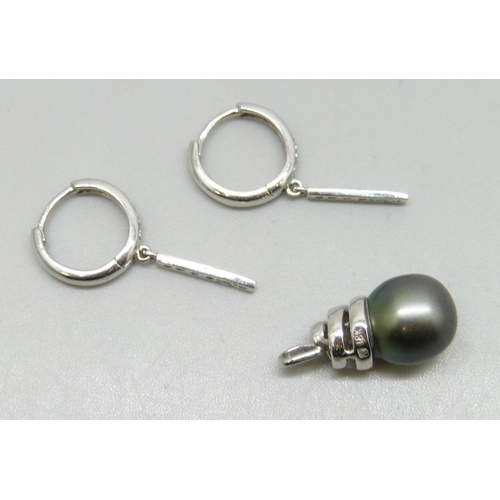7247 - An 18ct white gold pearl pendant, 2.5g, 1.9cm, and a pair of 18ct white gold earrings, 2.5g