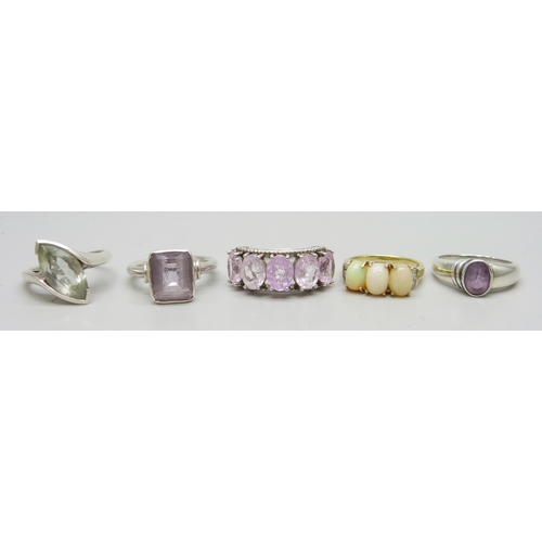 7248 - Five silver rings including opal and amethyst, 21g