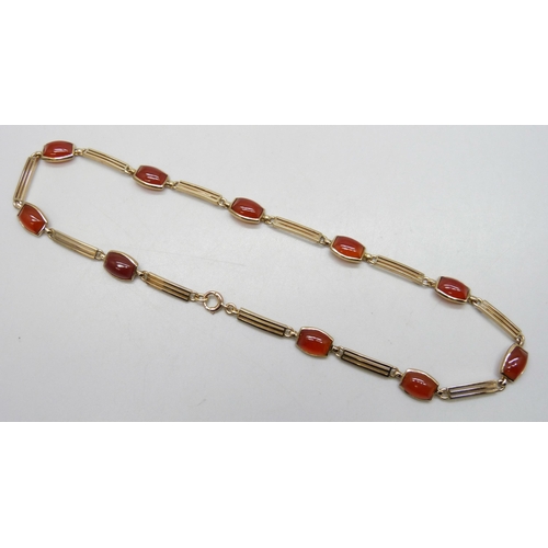 7251 - A 9ct gold Art Deco necklace set with carnelian, 15.8g, 36cm