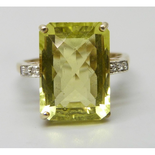 7261 - A 9ct gold, faceted green stone and diamond ring, possibly peridot, 3.5g, N