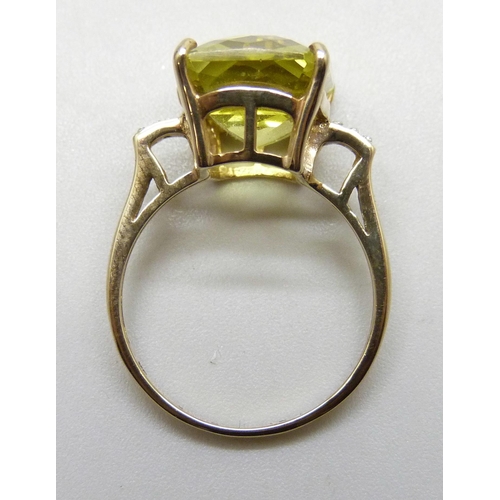 7261 - A 9ct gold, faceted green stone and diamond ring, possibly peridot, 3.5g, N