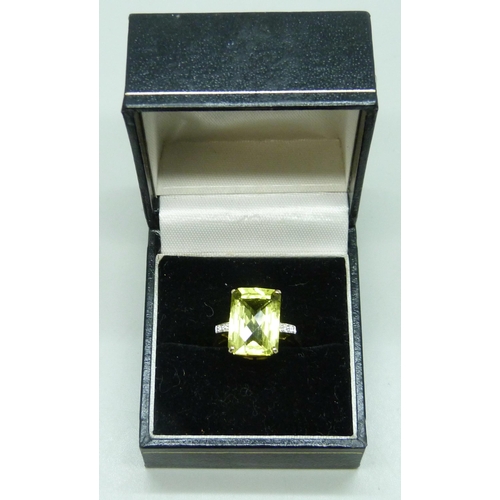 7261 - A 9ct gold, faceted green stone and diamond ring, possibly peridot, 3.5g, N