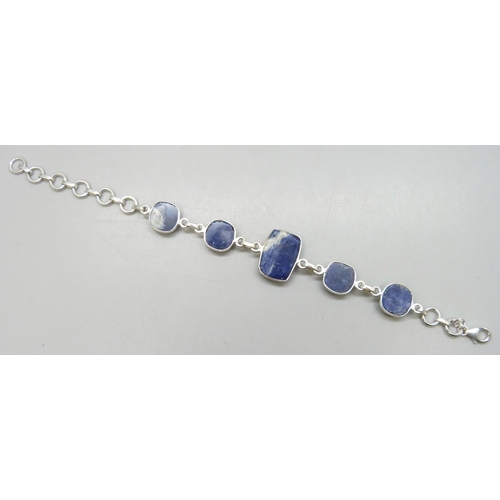 7272 - An American sodalite 32.73ct sterling silver bracelet, 13g, 20cm
