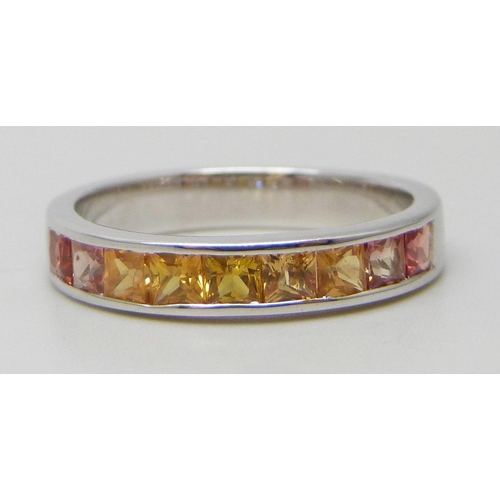 7275 - A rainbow sapphire 1.3ct princess cut silver ring, O