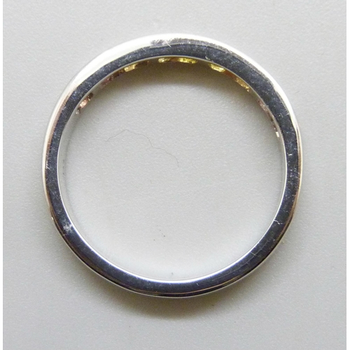 7275 - A rainbow sapphire 1.3ct princess cut silver ring, O