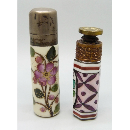 7278 - A collection of trinket boxes, a scent bottle, an intaglio seal, a purse, a hardstone inlaid box, 6.... 