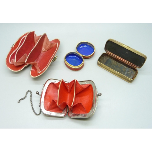 7278 - A collection of trinket boxes, a scent bottle, an intaglio seal, a purse, a hardstone inlaid box, 6.... 