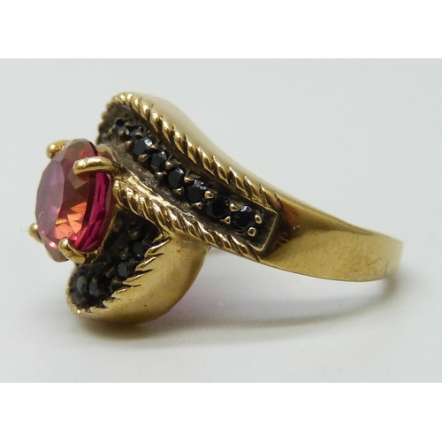 7296 - A silver gilt red and black stone ring, J