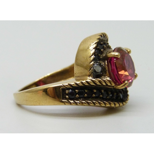 7296 - A silver gilt red and black stone ring, J