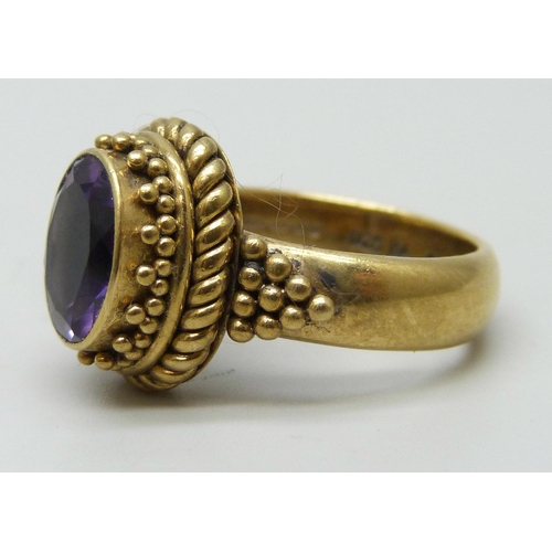 7297 - A Suarti silver gilt amethyst ring, M