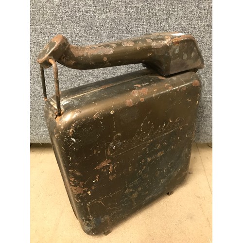 325 - A vintage Eversure fuel can and assorted vintage tools