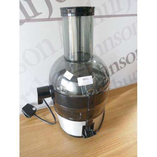 6011 - Philips Viva juicer (371-107) *This lot is subject to VAT