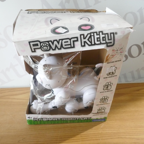 6025 - Power kitty and a My Carry Potty clownfish  (371-96,443) *This lot is subject to VAT