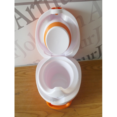 6025 - Power kitty and a My Carry Potty clownfish  (371-96,443) *This lot is subject to VAT