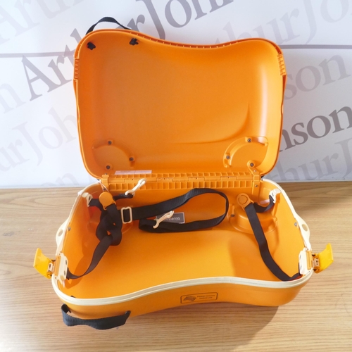 6031 - American Tourist kids ride on suitcase (371-532) *This lot is subject to VAT